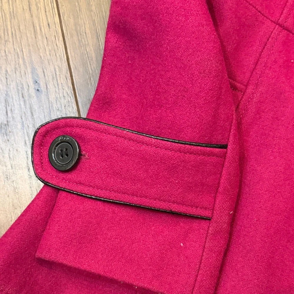 Black Rivet Fuchsia Hooded Toggle Coat Size Medium - C20-003